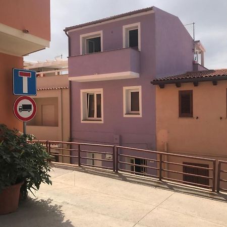Bella'S House Apartment Castelsardo Bagian luar foto