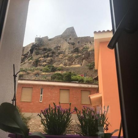 Bella'S House Apartment Castelsardo Bagian luar foto