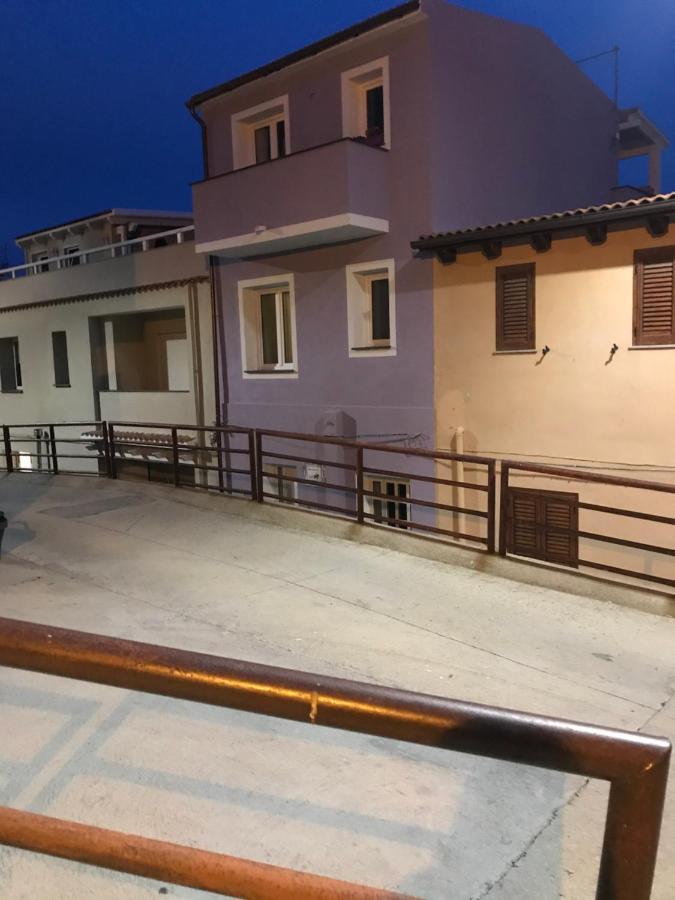 Bella'S House Apartment Castelsardo Bagian luar foto