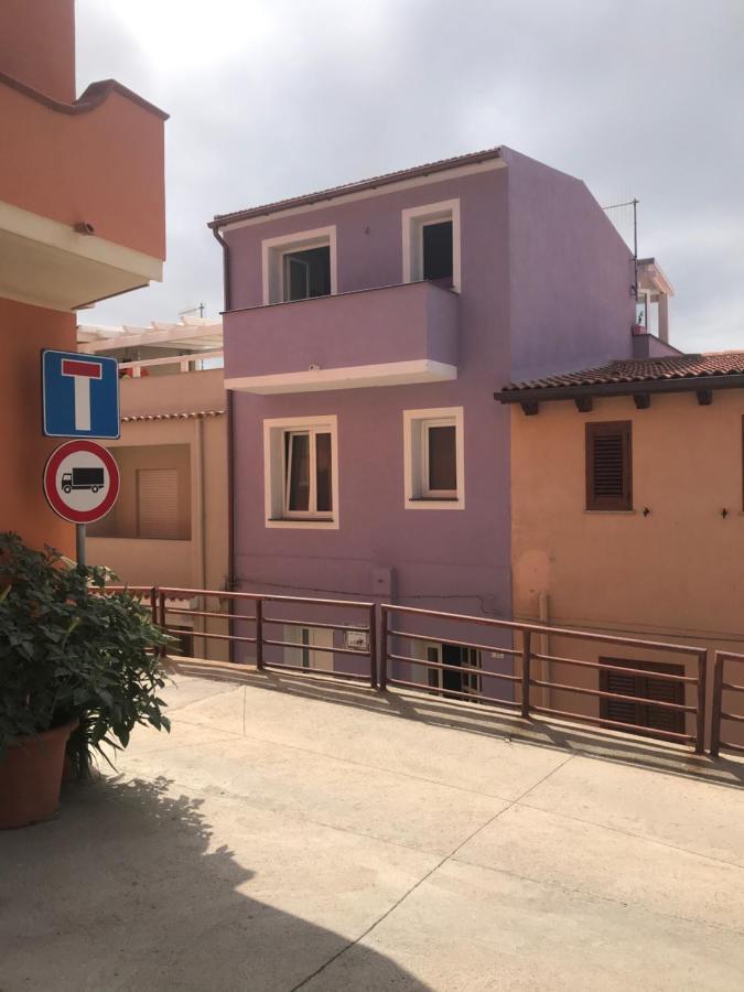 Bella'S House Apartment Castelsardo Bagian luar foto