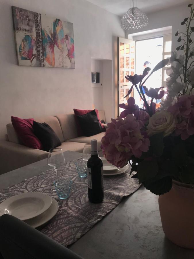 Bella'S House Apartment Castelsardo Bagian luar foto
