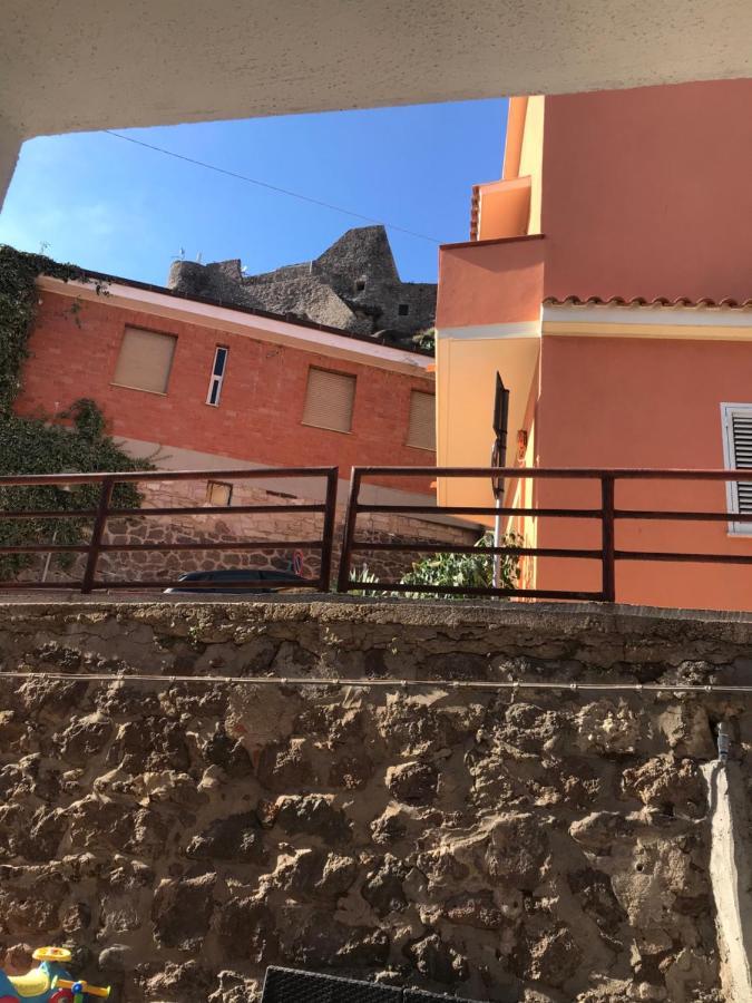 Bella'S House Apartment Castelsardo Bagian luar foto