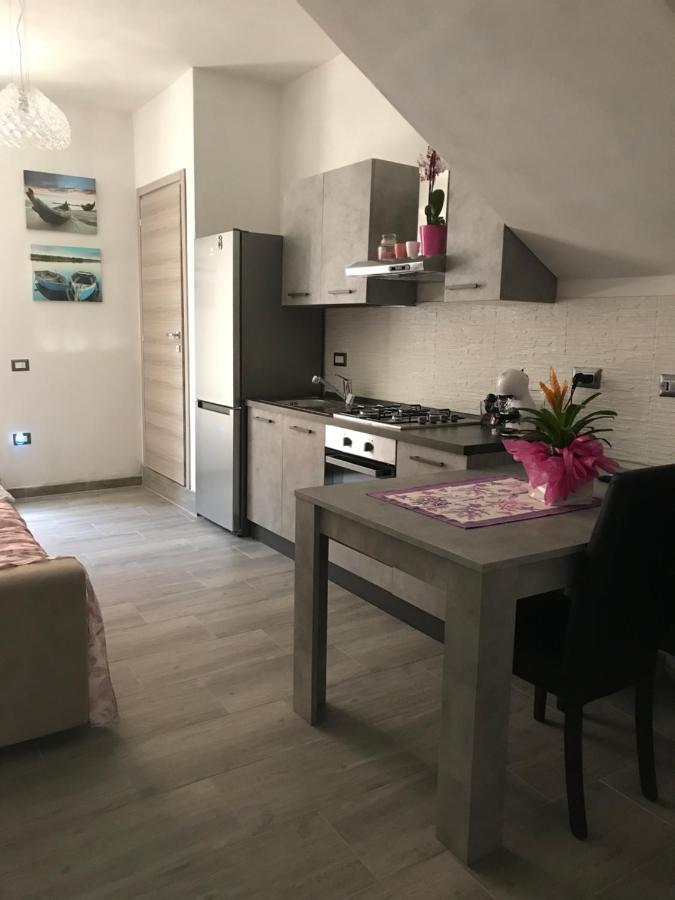 Bella'S House Apartment Castelsardo Bagian luar foto