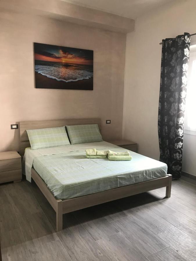 Bella'S House Apartment Castelsardo Bagian luar foto